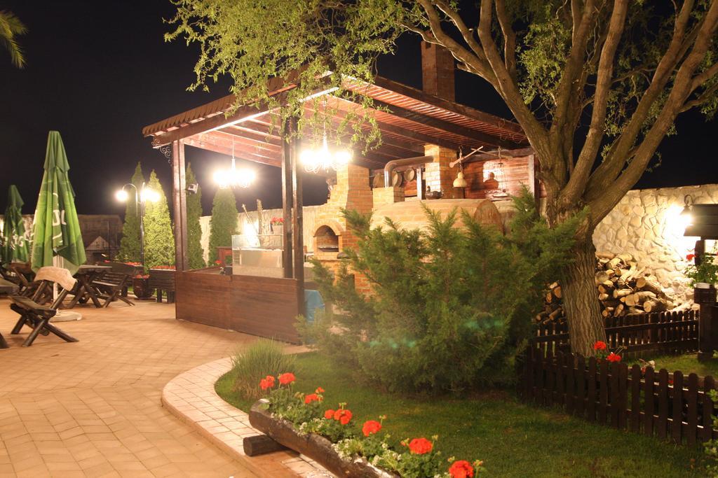 Rixo'S Guesthouse Cîrcea Exterior foto